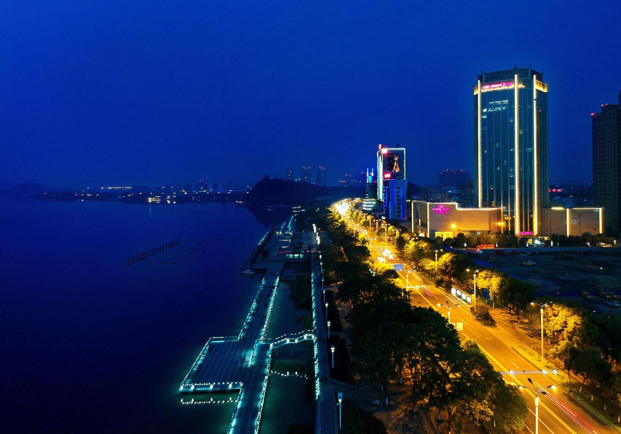 Crowne Plaza Zhenjiang By Ihg Hotel Eksteriør billede